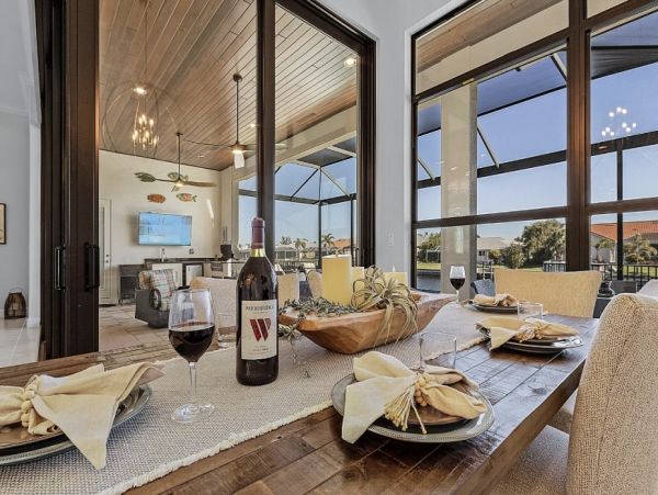Luxurious Waterfront Retreat - 4 Bedroom Vacation Rental in Cape Coral